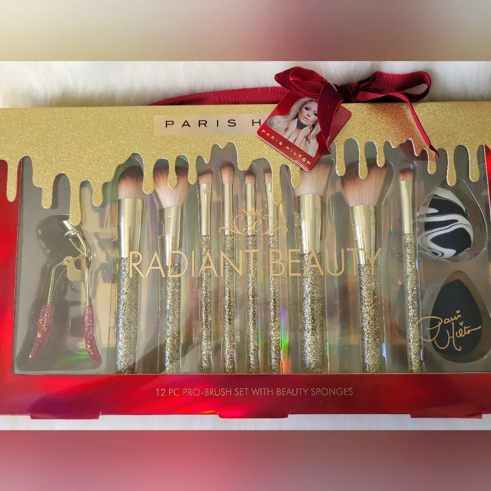 🎀PARIS HILTON 12pc brush set with beauty sponges🎀